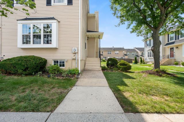 23 Gwizdak Court, Sayreville, NJ 08872