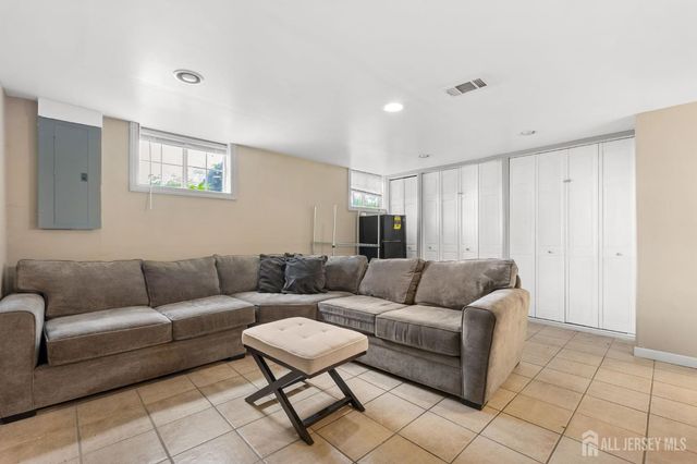 23 Gwizdak Court, Sayreville, NJ 08872