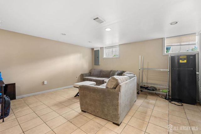 23 Gwizdak Court, Sayreville, NJ 08872