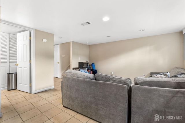 23 Gwizdak Court, Sayreville, NJ 08872