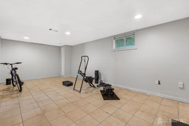 23 Gwizdak Court, Sayreville, NJ 08872