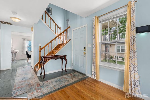 23 Gwizdak Court, Sayreville, NJ 08872