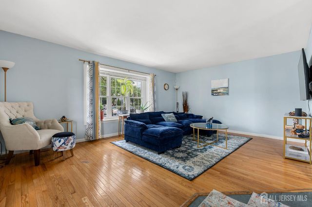 23 Gwizdak Court, Sayreville, NJ 08872