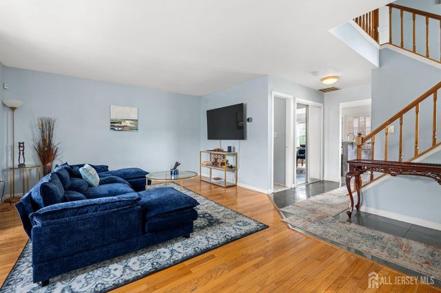 23 Gwizdak Court, Sayreville, NJ 08872