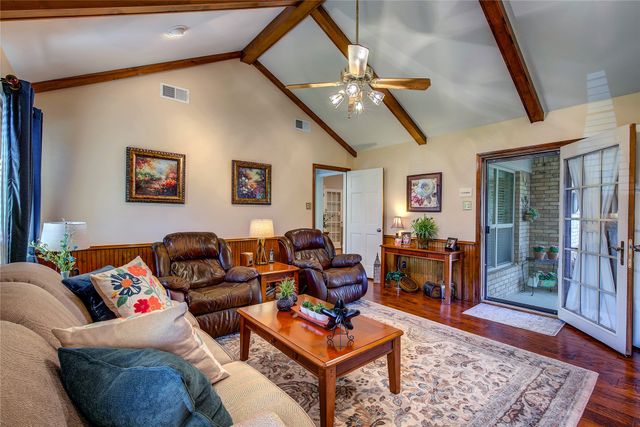 804 River Oaks Drive, Greenville, TX 75402