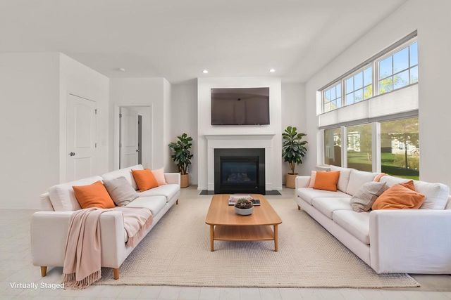 324 Gallant DRIVE, Lake Geneva, WI 53147