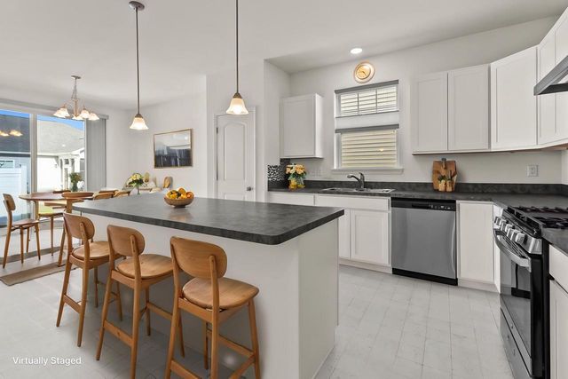 324 Gallant DRIVE, Lake Geneva, WI 53147