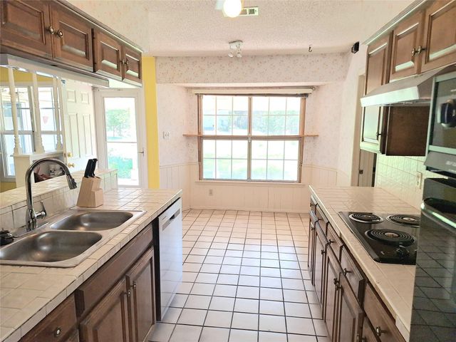 9011 Dorella LN, Austin, TX 78736