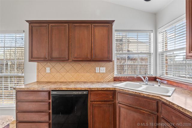 2204 E Princeton Street, Broken Arrow, OK 74012