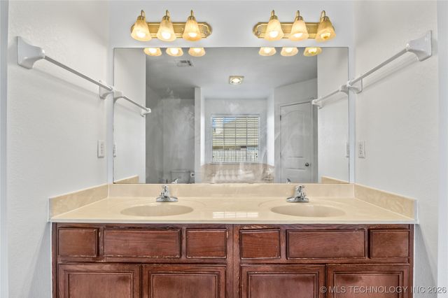 2204 E Princeton Street, Broken Arrow, OK 74012