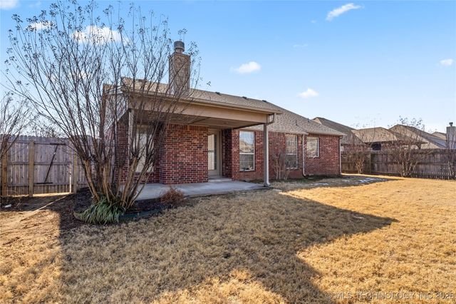 2204 E Princeton Street, Broken Arrow, OK 74012