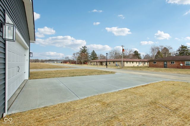 215 Springfield Crossing, Greenfield, IN 46140