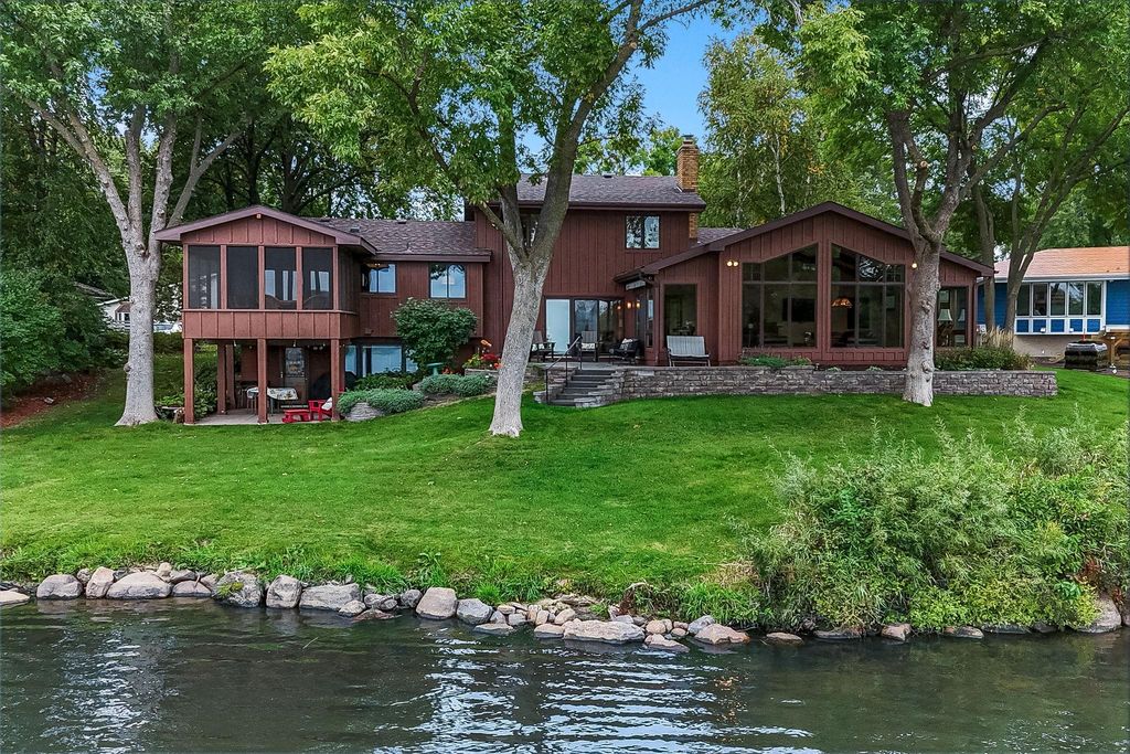 2162 Lakebrook Drive, New Brighton, MN 55112 — exterior