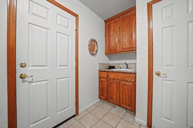 2312 Heinemann Dr, Valley Springs, CA 95252