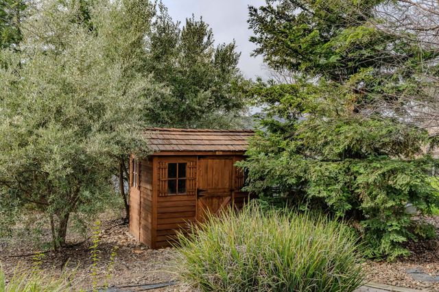 2312 Heinemann Dr, Valley Springs, CA 95252