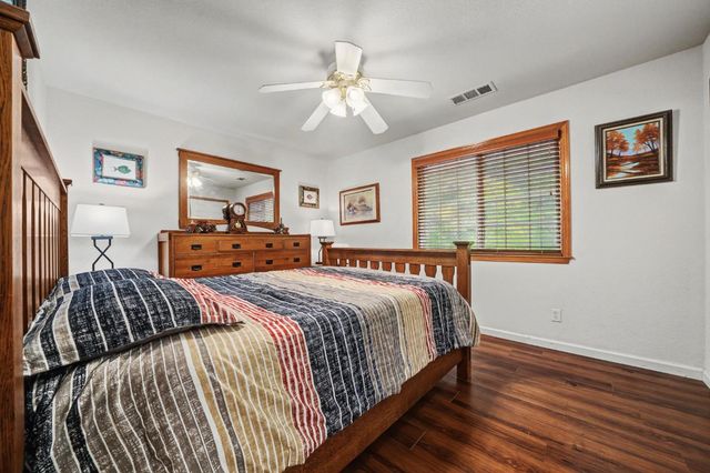 2312 Heinemann Dr, Valley Springs, CA 95252