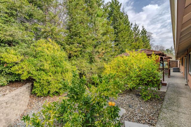 2312 Heinemann Dr, Valley Springs, CA 95252