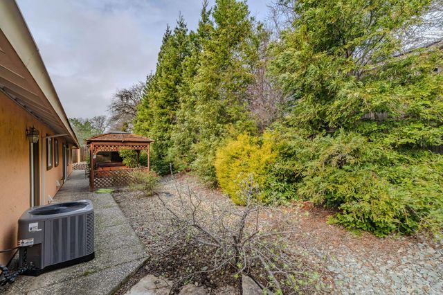 2312 Heinemann Dr, Valley Springs, CA 95252