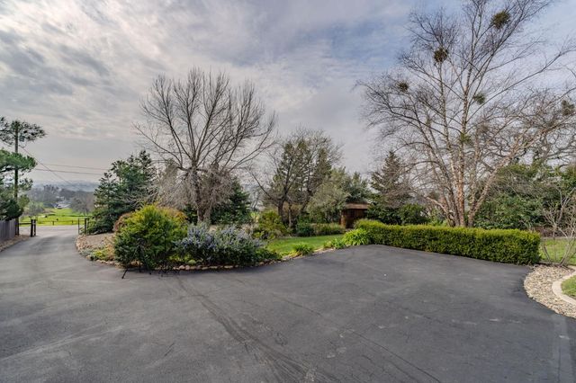 2312 Heinemann Dr, Valley Springs, CA 95252