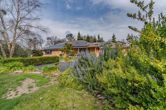 2312 Heinemann Dr, Valley Springs, CA 95252