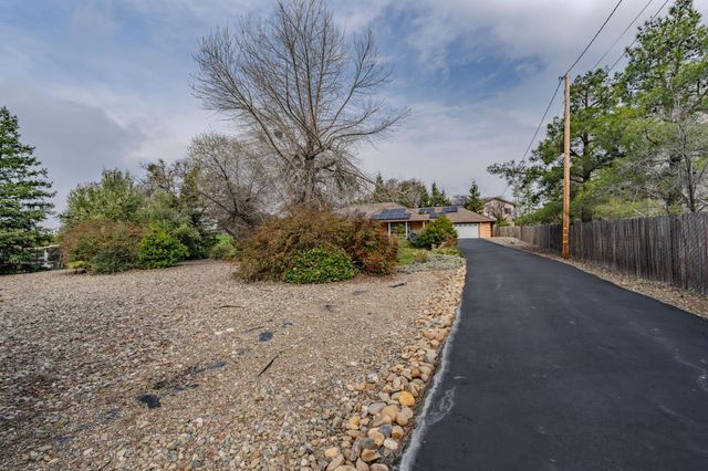 2312 Heinemann Dr, Valley Springs, CA 95252