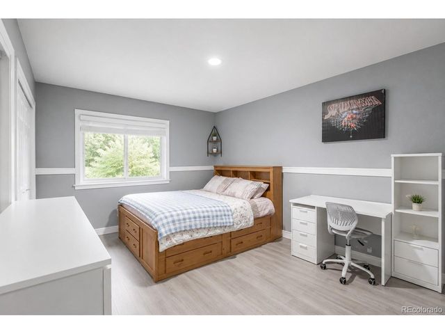 1307 Grays Peak Dr, Longmont, CO 80504