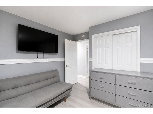 1307 Grays Peak Dr, Longmont, CO 80504