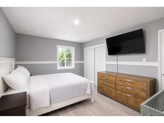 1307 Grays Peak Dr, Longmont, CO 80504