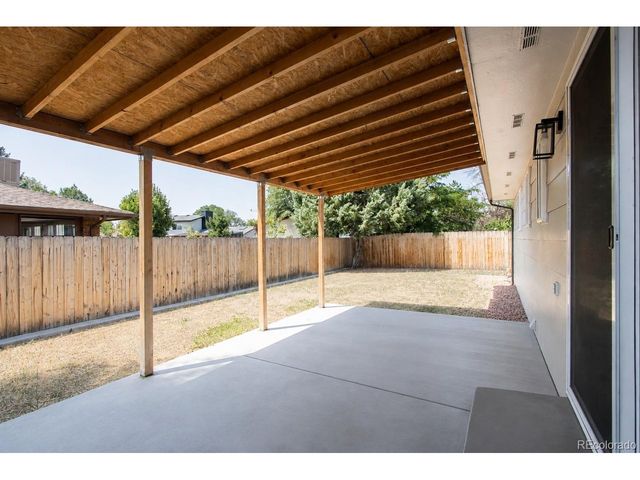 1307 Grays Peak Dr, Longmont, CO 80504