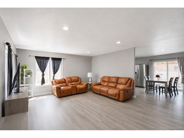 1307 Grays Peak Dr, Longmont, CO 80504