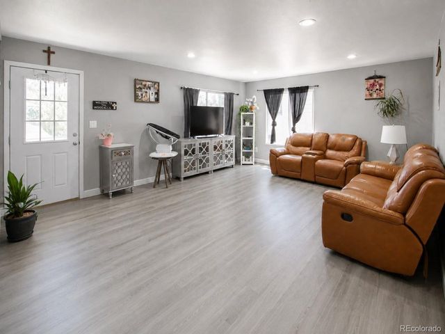 1307 Grays Peak Dr, Longmont, CO 80504