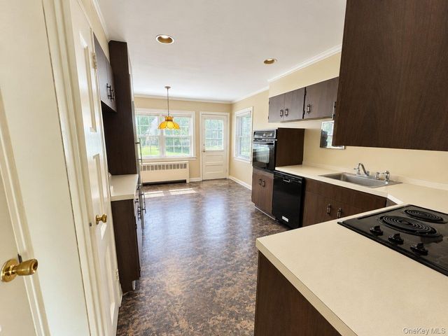 108 Gilmar Lane, Roslyn Heights, NY 11577