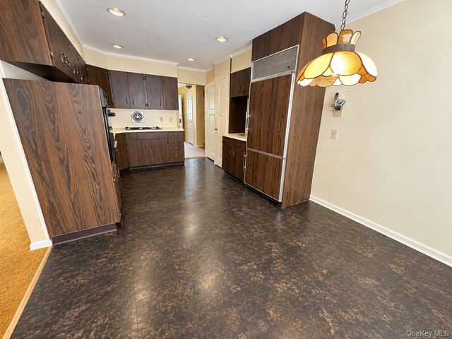 108 Gilmar Lane, Roslyn Heights, NY 11577