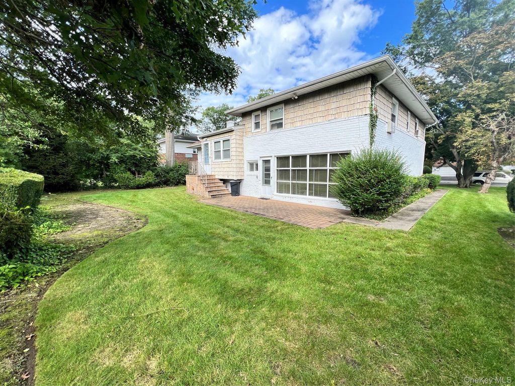 108 Gilmar Lane, Roslyn Heights, NY 11577 — photo 3