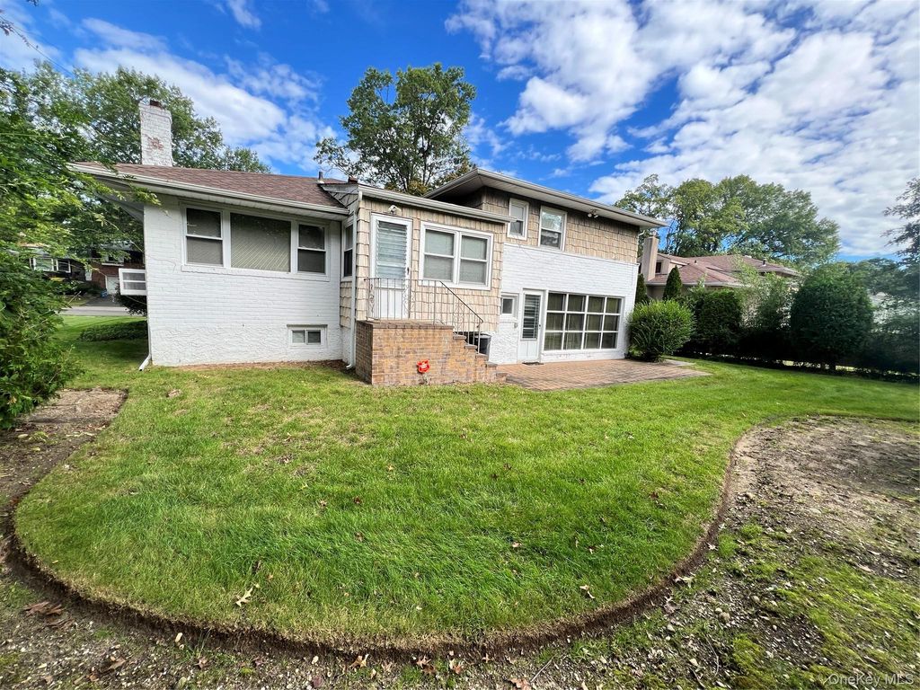 108 Gilmar Lane, Roslyn Heights, NY 11577 — photo 4