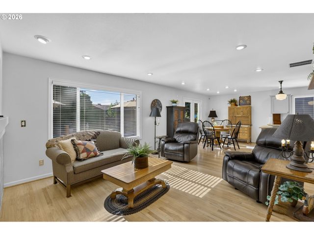 1655 Se DOGWOOD Way, Gresham, OR 97080