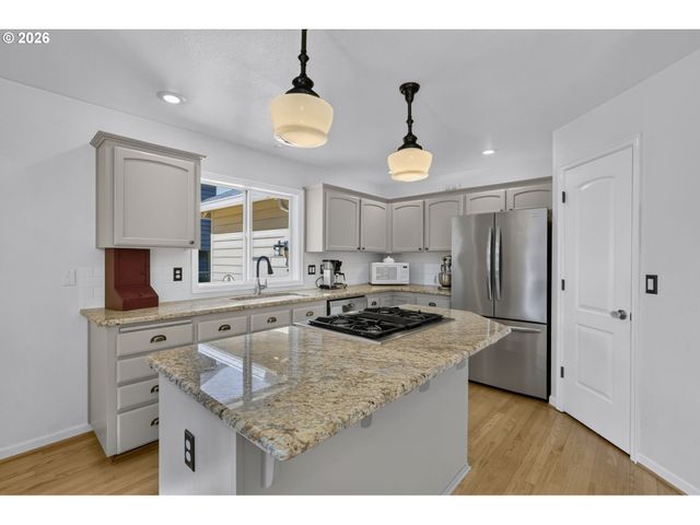 1655 Se DOGWOOD Way, Gresham, OR 97080