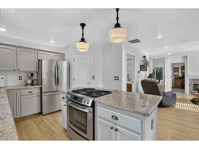 1655 Se DOGWOOD Way, Gresham, OR 97080