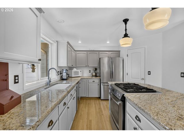 1655 Se DOGWOOD Way, Gresham, OR 97080
