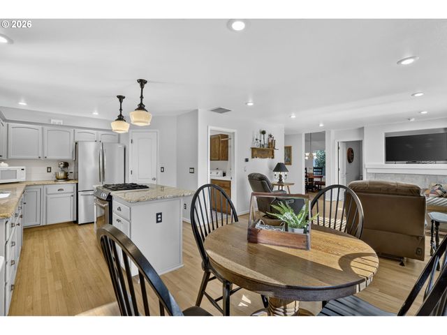 1655 Se DOGWOOD Way, Gresham, OR 97080