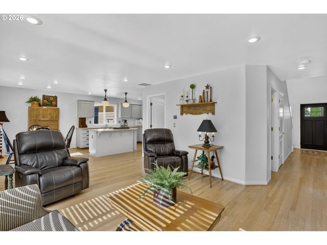 1655 Se DOGWOOD Way, Gresham, OR 97080