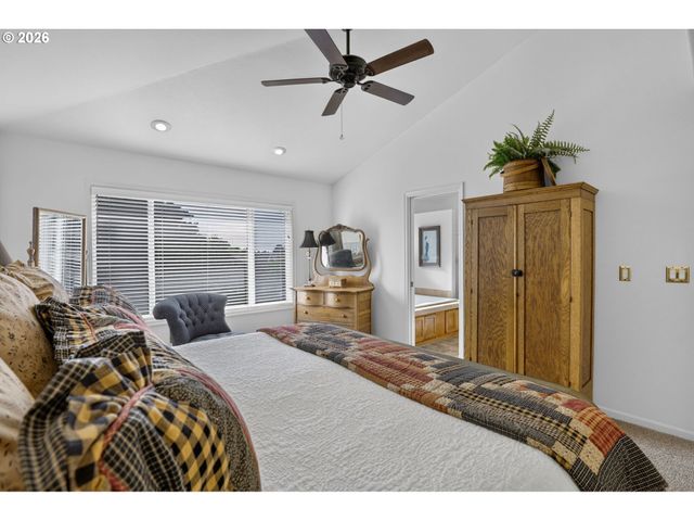 1655 Se DOGWOOD Way, Gresham, OR 97080