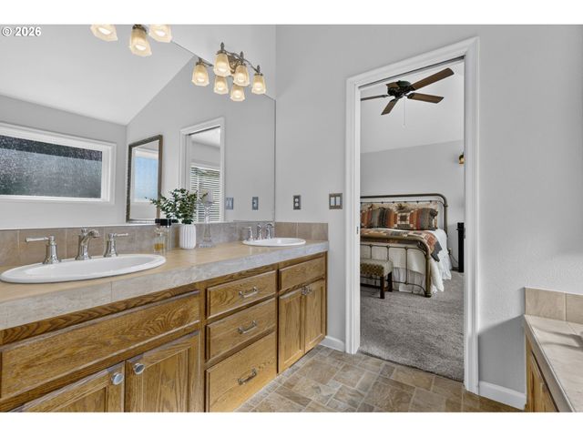 1655 Se DOGWOOD Way, Gresham, OR 97080