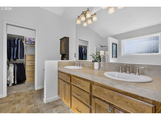1655 Se DOGWOOD Way, Gresham, OR 97080