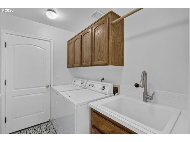 1655 Se DOGWOOD Way, Gresham, OR 97080