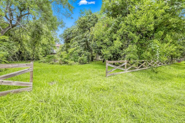 6907 Isla Road, Brookside, TX 77581