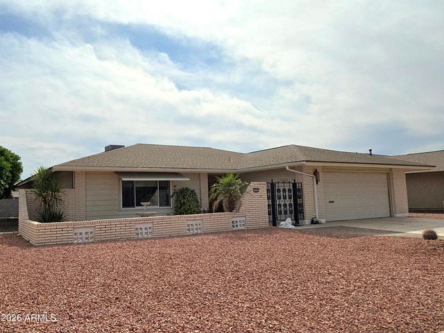 10325 W FLORIADE Drive, Sun City, AZ 85351