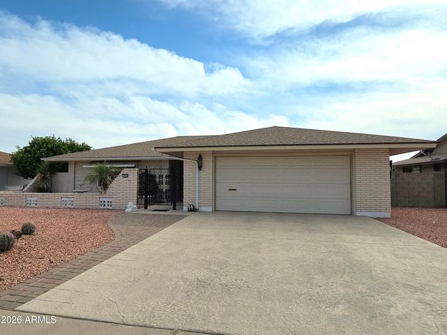 10325 W FLORIADE Drive, Sun City, AZ 85351