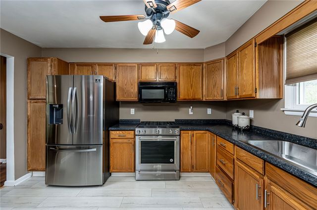 2329 Skidmore Rd, Hempfield Twp, PA 15601