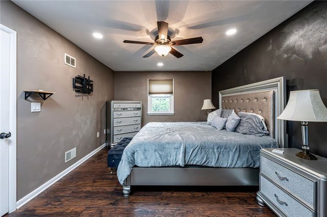 2329 Skidmore Rd, Hempfield Twp, PA 15601
